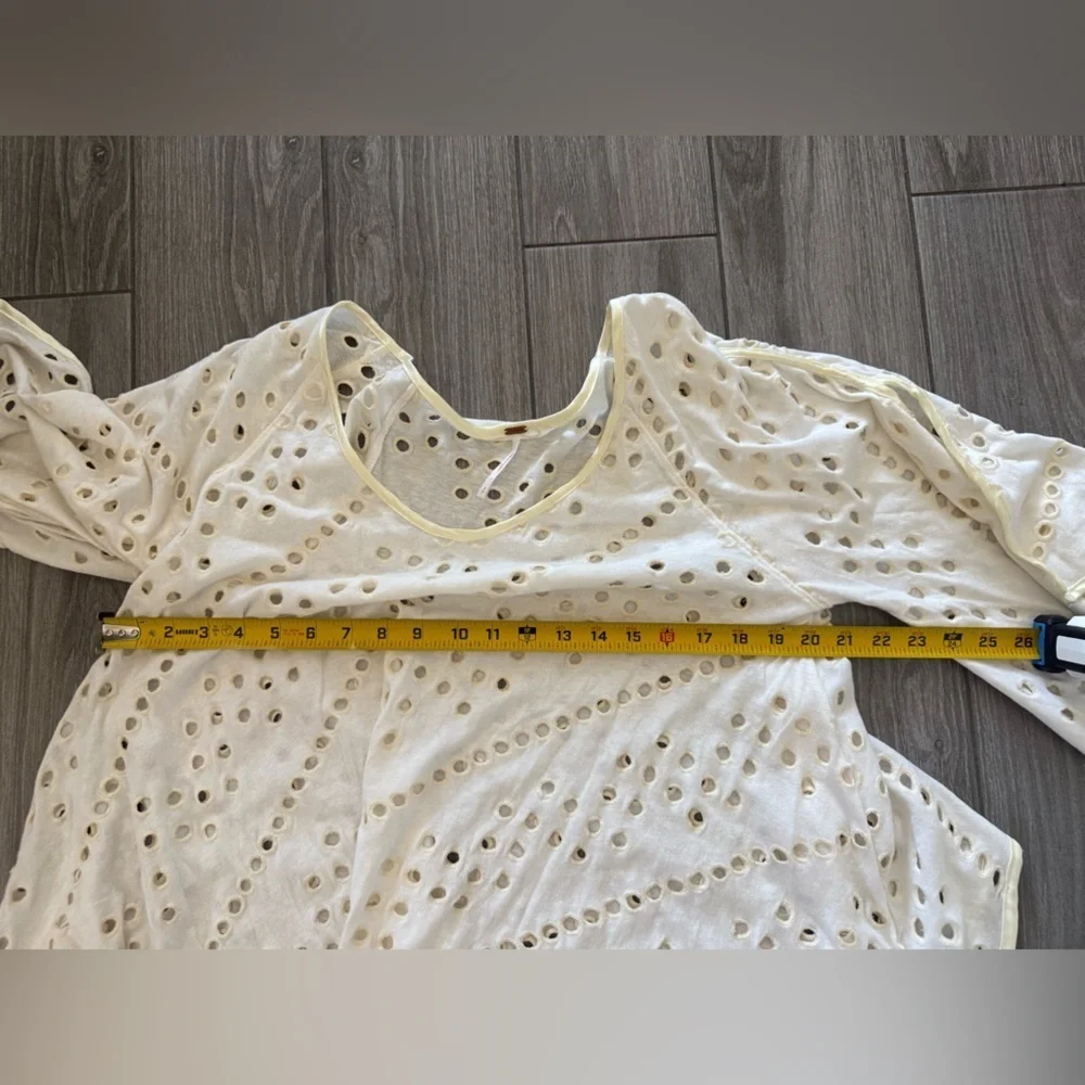 Free People|Boho blouse “Dot to dot eyelet top with split bell sleeves•Oversized